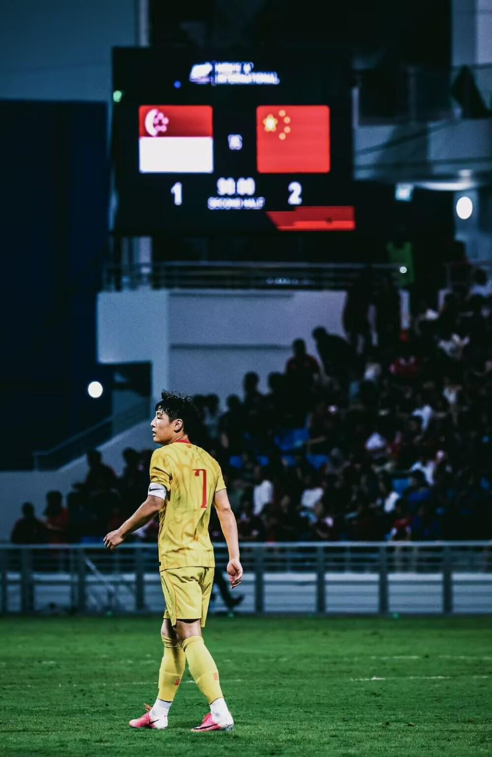 ESPN记者:皇马为琼阿梅尼标价9000万欧,今夏或出售他;邮报:曼联未来数月可能会和B费进行新合同谈判